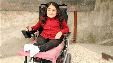 Kemikleri 'camdan' yaşam sevinci 'candan'