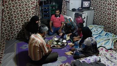 Çadırkentte ilk sahur