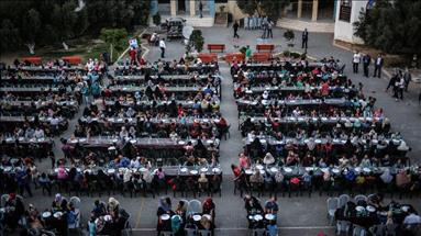 وقف الديانة التركي ينظم إفطارا جماعيا لألف يتيم في غزة 