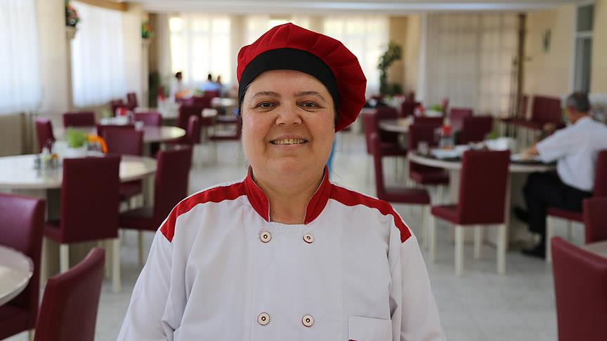 Huzurevinin "manici" aşçısı