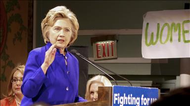 Hillary Clinton kritikon policinë amerikane 