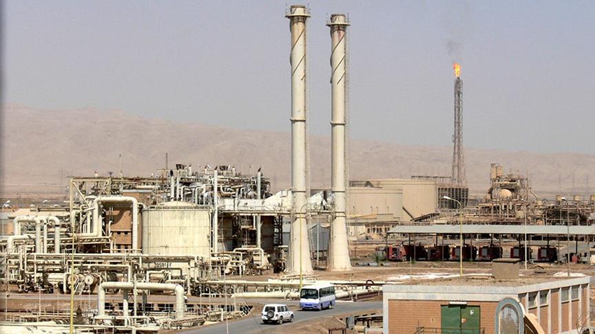 تروریست های داعش به رودخانه دجله نفت می ریزند 