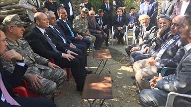 Soylu Şemdinli'de terörü lanetleyen sloganlarla karşılandı