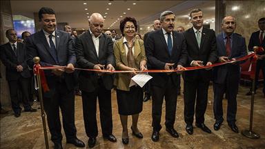 'Pir-i Türkistan Hoca Ahmet Yesevi'den Renkler' sergisi açıldı