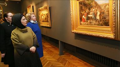 Emine Erdoğan Belarus Ulusal Sanat Müzesi'ni ziyaret etti