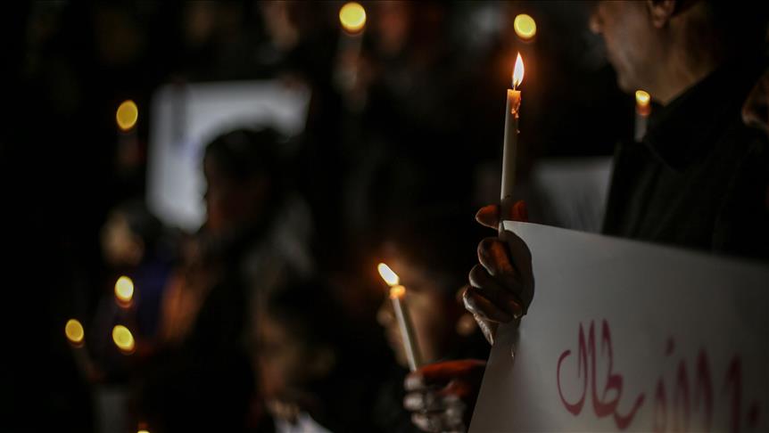 إضاءة شموع في غزة تضامنا مع المعتقلين الفلسطينيين بسجون إسرائيل 