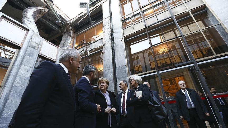 ميركل تزور مقر البرلمان التركي 