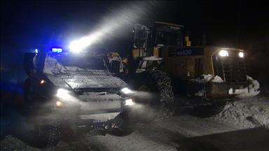 Tatvan'da yüzlerce kişi donmaktan kurtarıldı