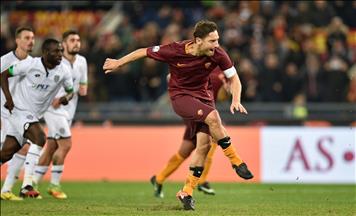 بضربة جزاء قاتلة.. روما يتأهل لنصف نهائي كأس إيطاليا