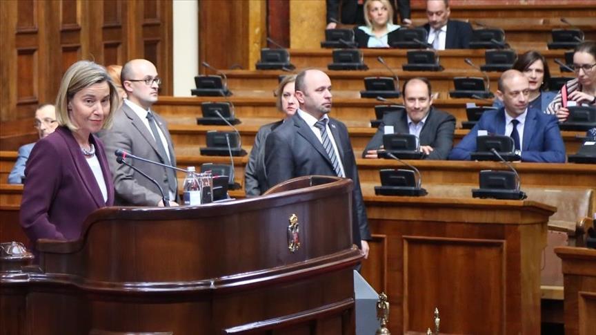 Serbian nationalists protest Mogherini at parliament