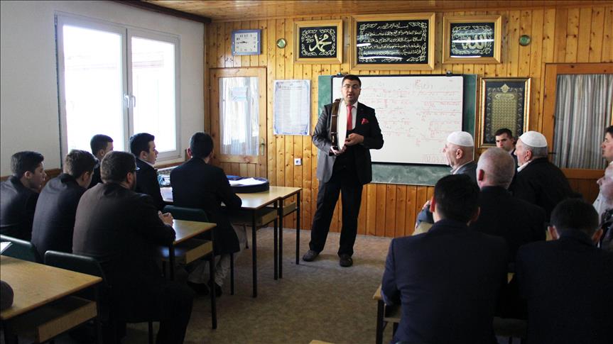 دوراتٌ لتعليم مقامات رفع الآذان في مقدونيا