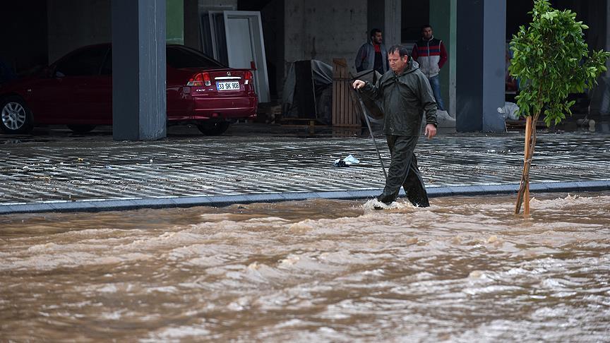 Mersin'de eğitime 'şiddetli yağış' engeli