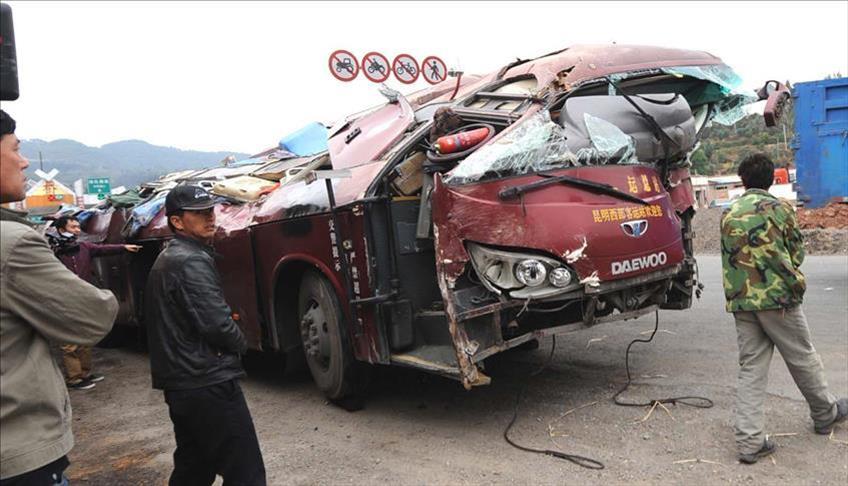 برخورد کامیون و اتوبوس در چین 10 قربانی گرفت
