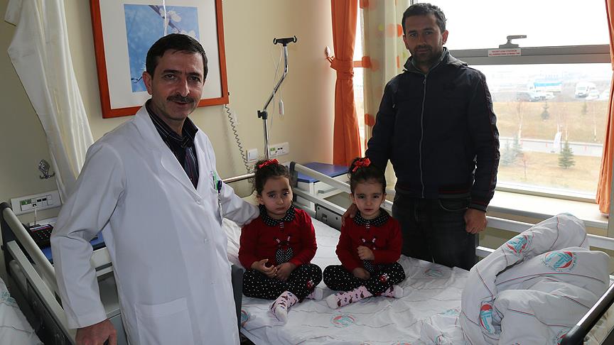 İkizler ameliyata da aynı anda girdi