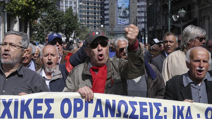 Greek pensioners protest further pension cuts