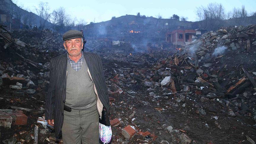 Alevler hem anılarını hem paralarını aldı