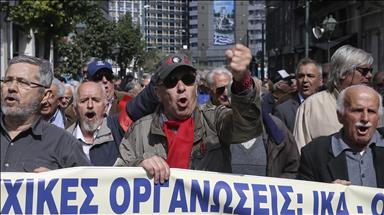 Greek pensioners protest further pension cuts