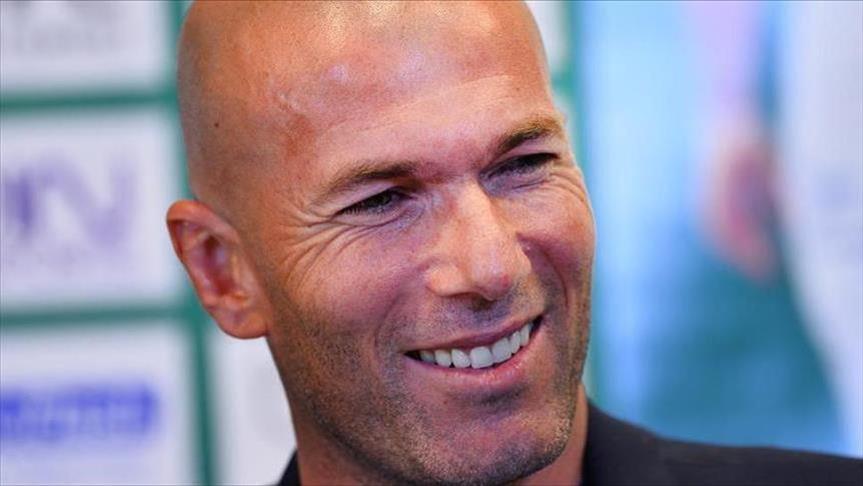 زيدان: الجميع يحترم رونالدو وسيفوز بكرة ذهبية جديدة 