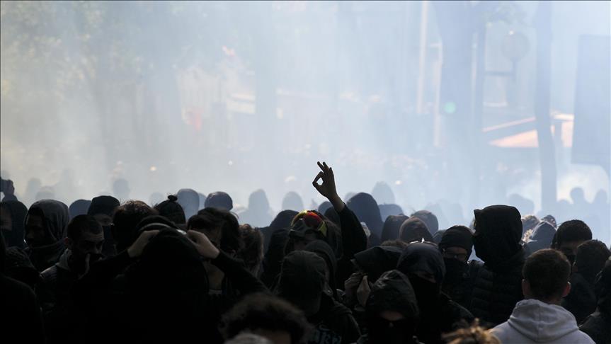 Fransa'da Le Pen protesto edildi