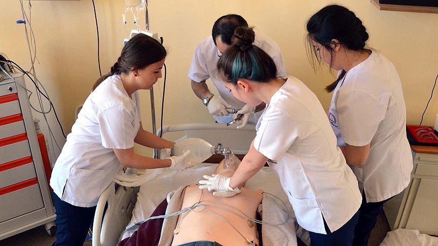 'Hasta simülatörü' ile mesleki deneyim kazanıyorlar 