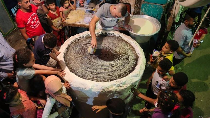 "الكنافة البلدي".. غزل يدوي يتفوق على التكنولوجيا في رمضان مصر  (تقرير)