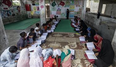 وقف الديانة التركي يعلم أطفال أراكان في باكستان