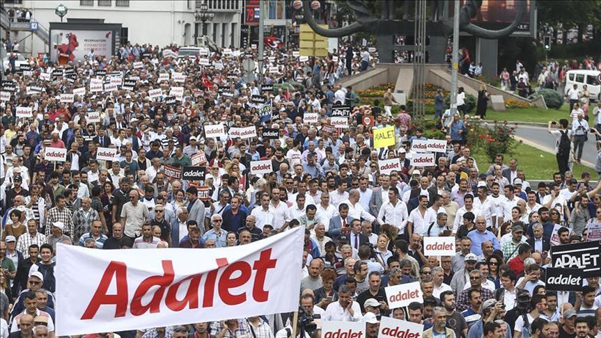 Keluhan untuk pemimpin partai oposisi Turki