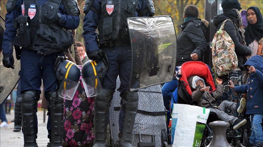 Police clear out makeshift migrant camps in Paris
