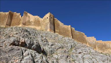 تركيا تستعد لترميم ثالث أكبر قلاعها التاريخية