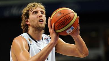 NBA, Nowitzki nënshkruan kontratë me Dallas Mavericks