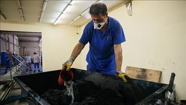 Zeytin atıklarından mangal kömürü üretti