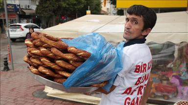 Simitçinin alın teri Afrikalılara hayat olacak