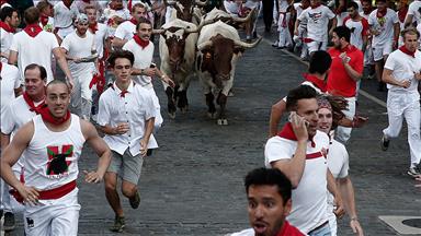 San Fermin Festivali'nde boğalarla ilk koşu yapıldı