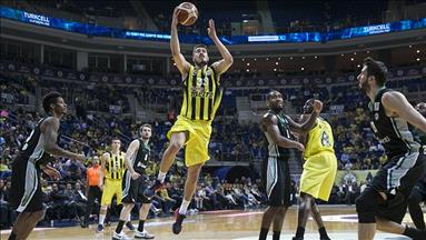 Srbijanski košarkaš Nikola Kalinić do 2020. u Fenerbahčeu