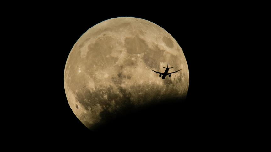 Делумно затемнување на месечината низ призмата на фоторепортерот на АА