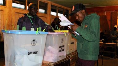 Warga Kenya datangi TPS dengan penjagaan ketat​