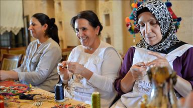 El emekleriyle dünyaya açıldılar