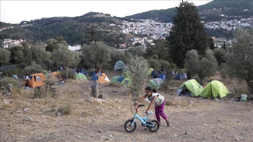 Refugjatët në ishullin grek të shqetësuar nga ardhja e dimrit