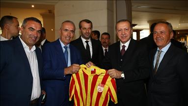 Эрдоган встретился с бывшими футболистами «Галатасарая»   