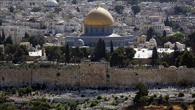 Yüzlerce fanatik Yahudi Mescid-i Aksa'ya baskın düzenledi