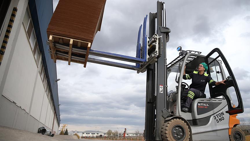 Hayali pilotluktu, forklift operatörü oldu