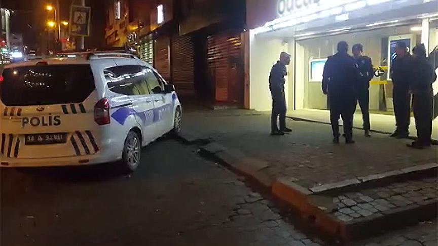 Gece üşüyen çocuklar banka şubesine girdi