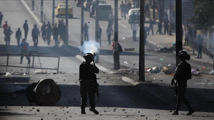 Десетици Палестинци повредени во протестите на Западен брег