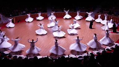 استقبال مهمانان خارجی از آئین سماع در قونیه ترکیه