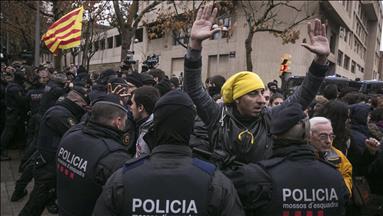 Gobierno español se apodera de arte catalán en medio de protestas