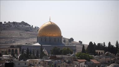 طواقم البلدية الإسرائيلية تعثر على هياكل عظمية في مقبرة إسلامية بالقدس