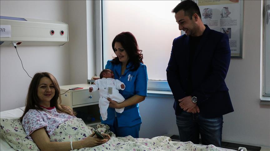 Првото бебе родено во 2018 во Скопје е девојче