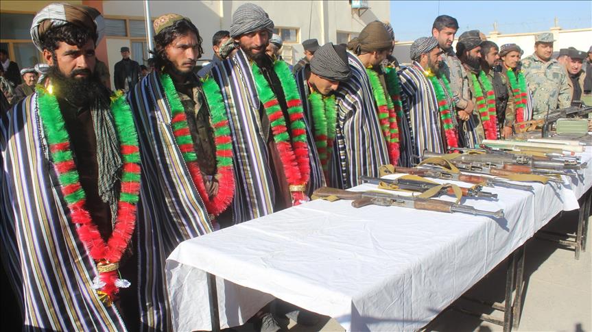 Во Авганистан се предадоа 9 талибанци