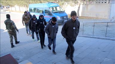 Over 30 undocumented migrants held in northwest Turkey