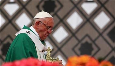بابا الفاتيكان يدعو إلى ضمان مستقبل سلمي للمهاجرين 
